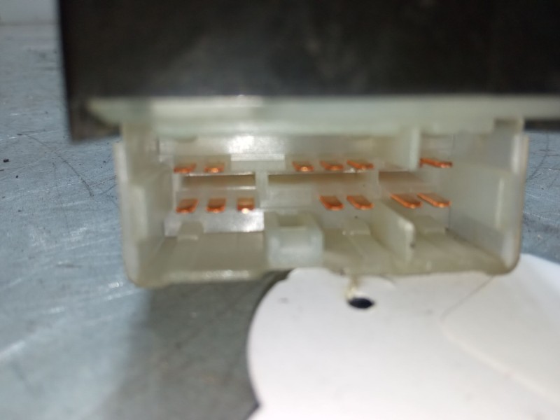 Recambio de mando elevalunas delantero izquierdo para nissan almera ii (n16) 1.8 referencia OEM IAM    Recambio de mando elevalunas delantero izquierdo para nissan almera ii (n16) 1.8 referencia OEM IAM