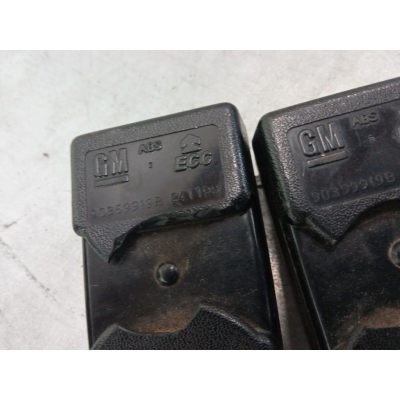 Recambio de anclaje cinturon trasero izquierdo para opel combo furgoneta/monovolumen (71_) 1.7 d referencia OEM IAM    Recambio de anclaje cinturon trasero izquierdo para opel combo furgoneta/monovolumen (71_) 1.7 d referencia OEM IAM