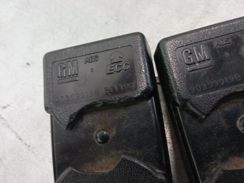 Recambio de anclaje cinturon trasero izquierdo para opel combo furgoneta/monovolumen (71_) 1.7 d referencia OEM IAM    Recambio de anclaje cinturon trasero izquierdo para opel combo furgoneta/monovolumen (71_) 1.7 d referencia OEM IAM