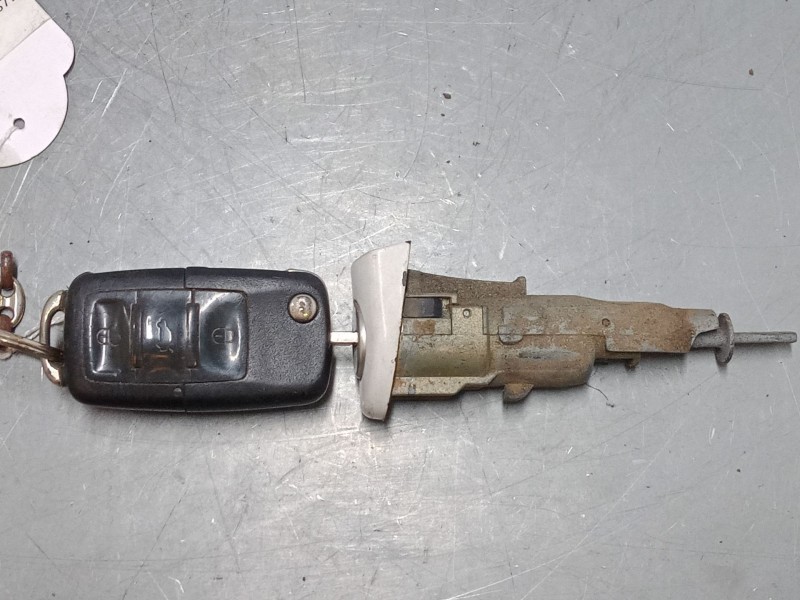 Recambio de bombin puerta delantera izquierda para citroën c3 ii (sc_) 1.4 referencia OEM IAM    Recambio de bombin puerta delantera izquierda para citroën c3 ii (sc_) 1.4 referencia OEM IAM