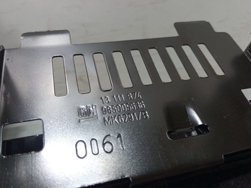 Recambio de consola central para opel zafira / zafira family b (a05) 1.7 cdti (m75) referencia OEM IAM 13111874  985005636 Recambio de consola central para opel zafira / zafira family b (a05) 1.7 cdti (m75) referencia OEM IAM 13111874  985005636