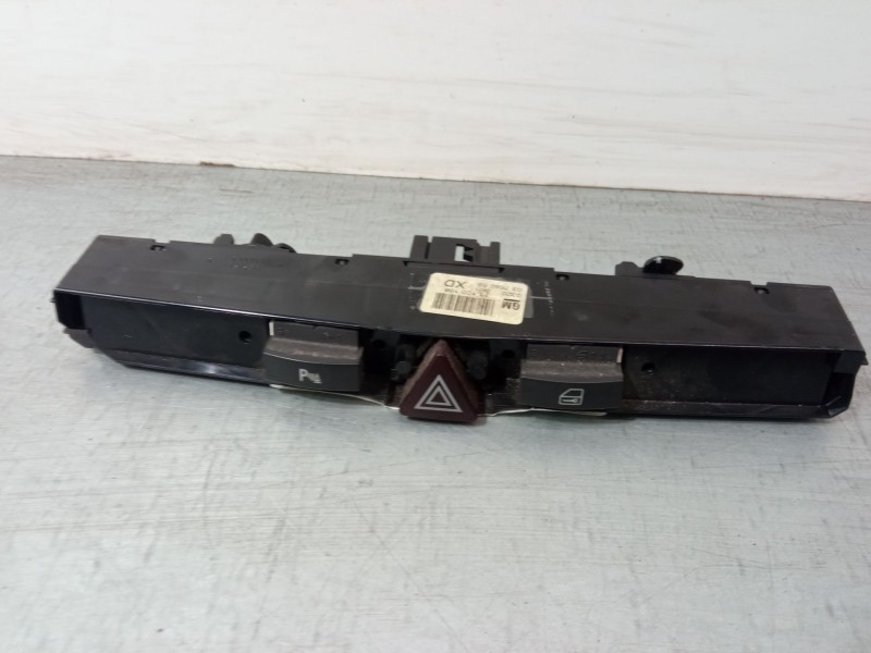 Recambio de warning para opel zafira / zafira family b (a05) 1.7 cdti (m75) referencia OEM IAM 13100106   Recambio de warning para opel zafira / zafira family b (a05) 1.7 cdti (m75) referencia OEM IAM 13100106