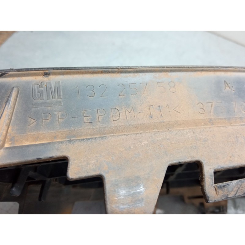 Recambio de rejilla inferior paragolpes para opel astra h gtc (a04) 1.9 cdti (l08) referencia OEM IAM    Recambio de rejilla inferior paragolpes para opel astra h gtc (a04) 1.9 cdti (l08) referencia OEM IAM