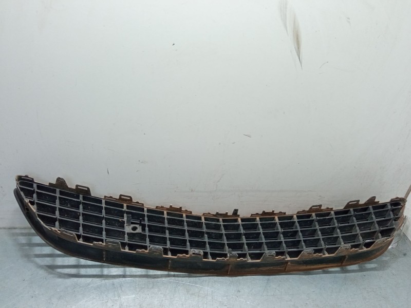 Recambio de rejilla inferior paragolpes para opel astra h gtc (a04) 1.9 cdti (l08) referencia OEM IAM    Recambio de rejilla inferior paragolpes para opel astra h gtc (a04) 1.9 cdti (l08) referencia OEM IAM
