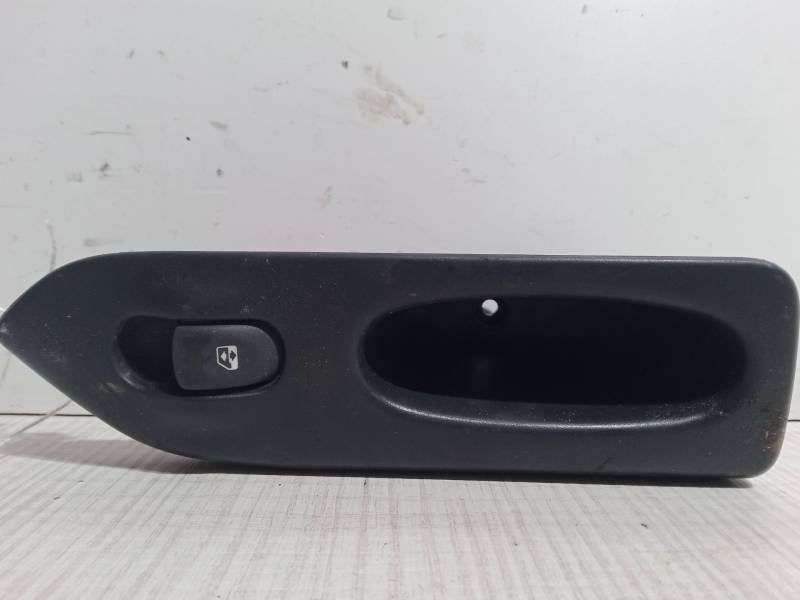 MANDO ELEVALUNAS TRASERO DERECHO 03392082500 