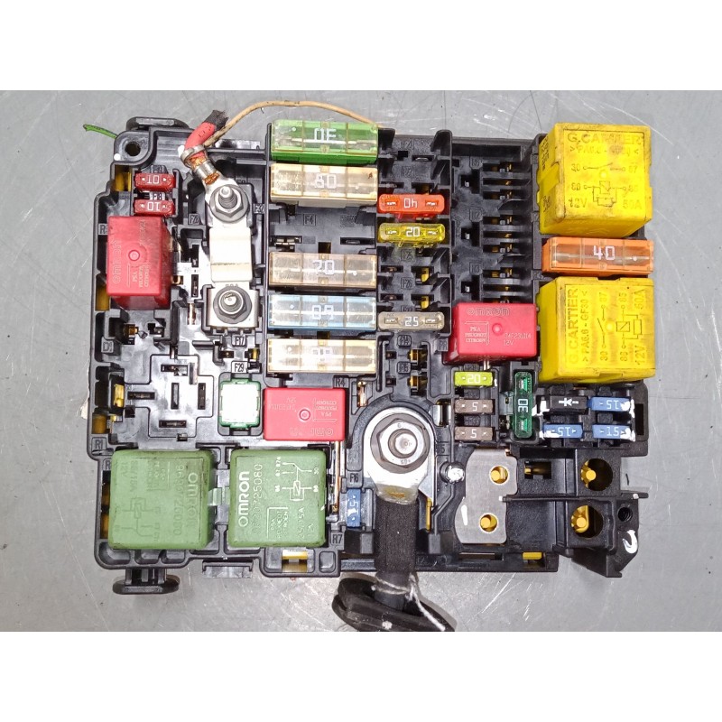 Recambio de caja reles / fusibles para peugeot 2008 i (cu_) 1.2 thp 110 / puretech 110 referencia OEM IAM 42713802  