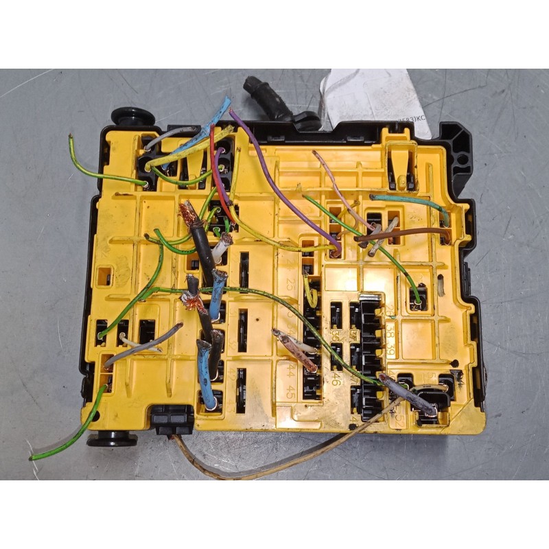 Recambio de caja reles / fusibles para peugeot 2008 i (cu_) 1.2 thp 110 / puretech 110 referencia OEM IAM 42713802   Recambio de caja reles / fusibles para peugeot 2008 i (cu_) 1.2 thp 110 / puretech 110 referencia OEM IAM 42713802