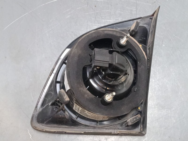 Recambio de piloto trasero porton izquierdo para volkswagen golf plus v (5m1, 521) 1.9 tdi referencia OEM IAM    Recambio de piloto trasero porton izquierdo para volkswagen golf plus v (5m1, 521) 1.9 tdi referencia OEM IAM