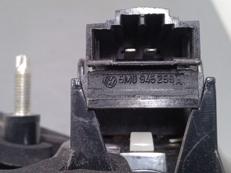 Recambio de piloto trasero porton izquierdo para volkswagen golf plus v (5m1, 521) 1.9 tdi referencia OEM IAM    Recambio de piloto trasero porton izquierdo para volkswagen golf plus v (5m1, 521) 1.9 tdi referencia OEM IAM