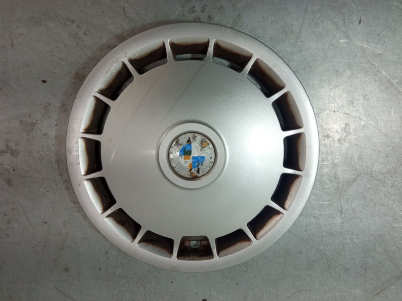 Recambio de tapacubos para bmw 3 (e30) 318 i referencia OEM IAM    Recambio de tapacubos para bmw 3 (e30) 318 i referencia OEM IAM