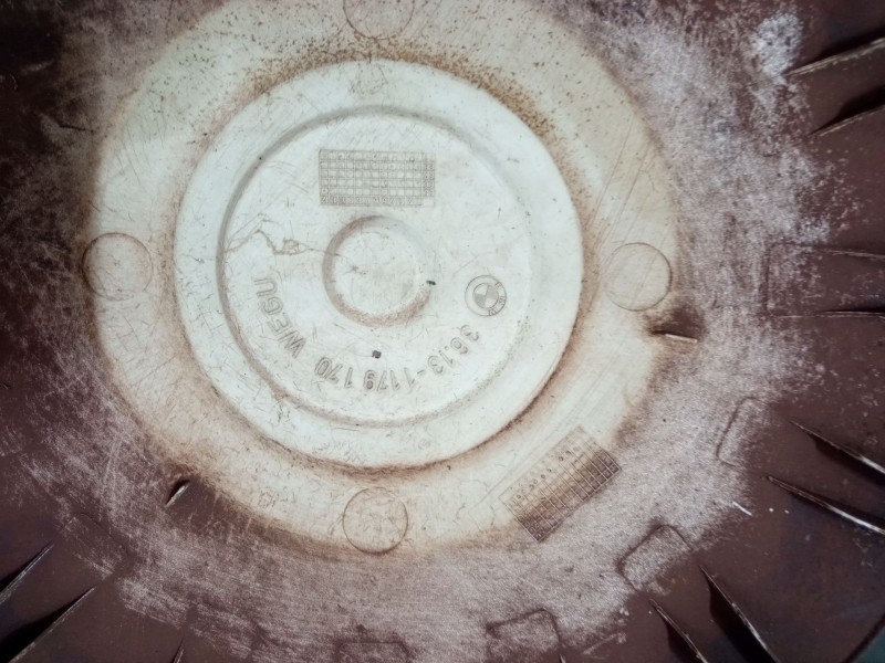 Recambio de tapacubos para bmw 3 (e30) 318 i referencia OEM IAM    Recambio de tapacubos para bmw 3 (e30) 318 i referencia OEM IAM