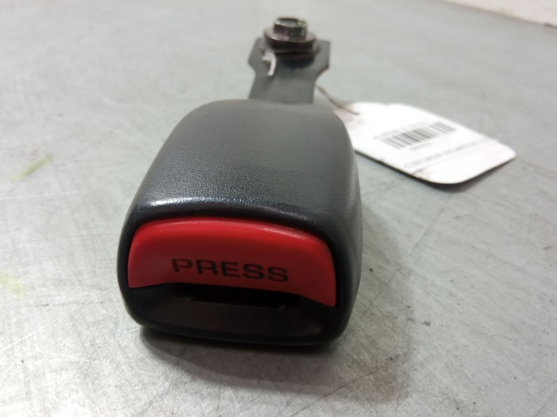 Recambio de anclaje cinturon delantero izquierdo para nissan almera ii (n16) 1.8 referencia OEM IAM    Recambio de anclaje cinturon delantero izquierdo para nissan almera ii (n16) 1.8 referencia OEM IAM