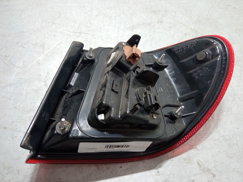 Recambio de piloto trasero izquierdo para nissan almera ii (n16) 1.8 referencia OEM IAM    Recambio de piloto trasero izquierdo para nissan almera ii (n16) 1.8 referencia OEM IAM