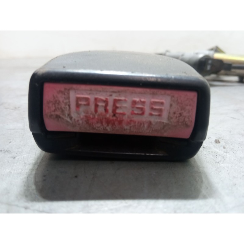 Recambio de anclaje cinturon delantero izquierdo para renault twingo i (c06_) 1.2 16v (c06c, c06d, c06k) referencia OEM IAM    Recambio de anclaje cinturon delantero izquierdo para renault twingo i (c06_) 1.2 16v (c06c, c06d, c06k) referencia OEM IAM
