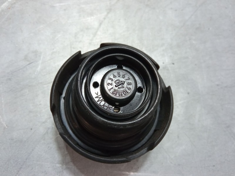 Recambio de tapon combustible para audi a3 (8p1) 1.9 tdi referencia OEM IAM    Recambio de tapon combustible para audi a3 (8p1) 1.9 tdi referencia OEM IAM