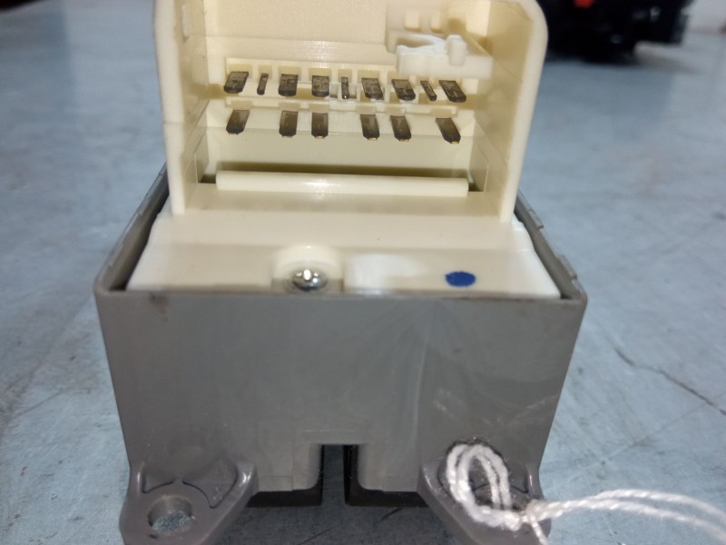 Recambio de mando elevalunas delantero izquierdo para toyota auris (_e15_) 1.4 d-4d (nde150_) referencia OEM IAM   