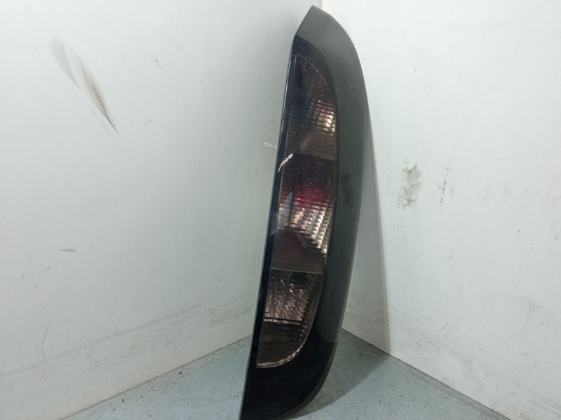 Recambio de piloto trasero derecho para opel corsa c (x01) 1.7 cdti (f08, f68) referencia OEM IAM    Recambio de piloto trasero derecho para opel corsa c (x01) 1.7 cdti (f08, f68) referencia OEM IAM