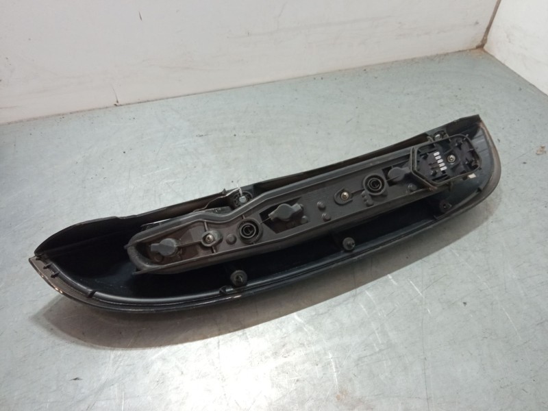 Recambio de piloto trasero derecho para opel corsa c (x01) 1.7 cdti (f08, f68) referencia OEM IAM    Recambio de piloto trasero derecho para opel corsa c (x01) 1.7 cdti (f08, f68) referencia OEM IAM