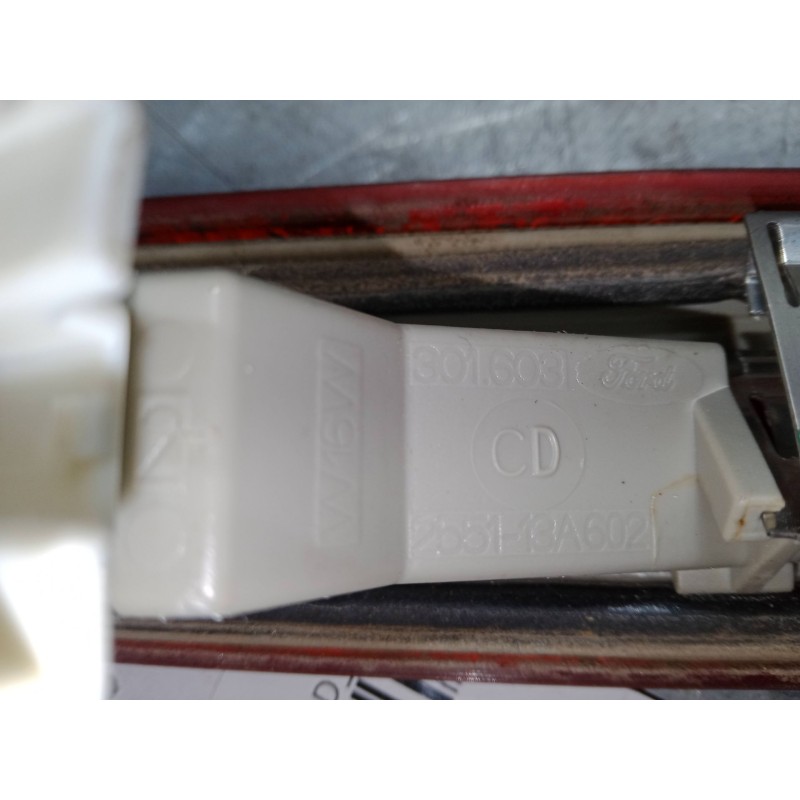 Recambio de luz central de freno para ford fiesta v (jh_, jd_) 1.3 referencia OEM IAM 255113A602  