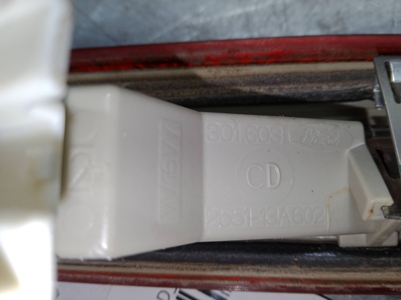 Recambio de luz central de freno para ford fiesta v (jh_, jd_) 1.3 referencia OEM IAM 255113A602  