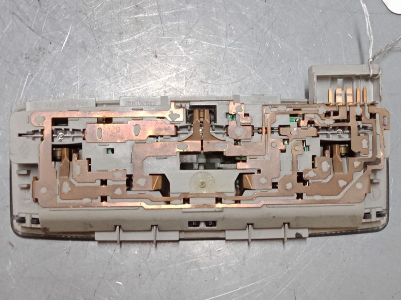 Recambio de luz interior delantera para renault laguna ii grandtour (kg0/1_) 1.9 dci (kg0g) referencia OEM IAM 8200003036  