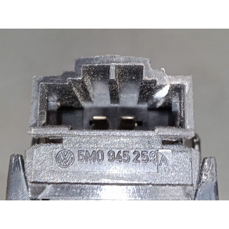 Recambio de piloto trasero porton derecho para volkswagen golf plus v (5m1, 521) 1.9 tdi referencia OEM IAM    Recambio de piloto trasero porton derecho para volkswagen golf plus v (5m1, 521) 1.9 tdi referencia OEM IAM