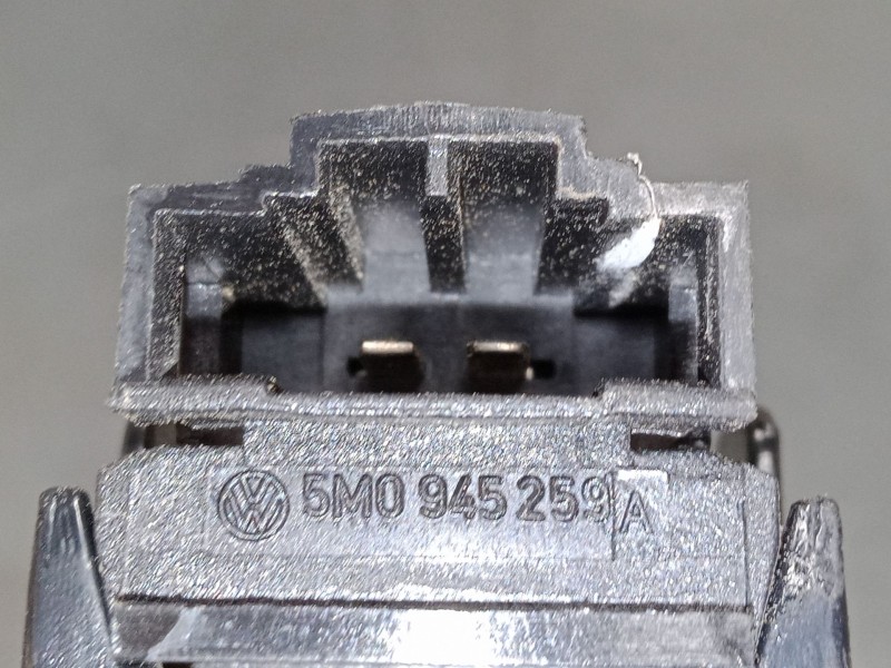 Recambio de piloto trasero porton derecho para volkswagen golf plus v (5m1, 521) 1.9 tdi referencia OEM IAM    Recambio de piloto trasero porton derecho para volkswagen golf plus v (5m1, 521) 1.9 tdi referencia OEM IAM