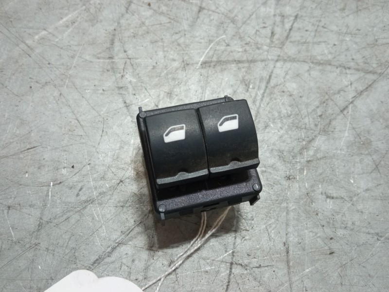 Recambio de mando elevalunas delantero izquierdo para citroën c4 cactus 1.2 vti 82 referencia OEM IAM   