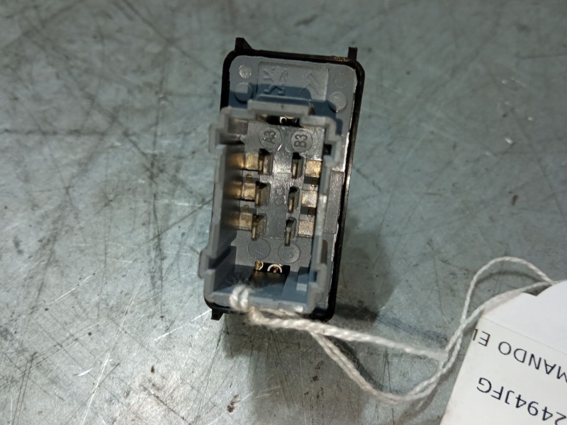 Recambio de mando elevalunas delantero derecho para citroën c4 cactus 1.2 vti 82 referencia OEM IAM    Recambio de mando elevalunas delantero derecho para citroën c4 cactus 1.2 vti 82 referencia OEM IAM