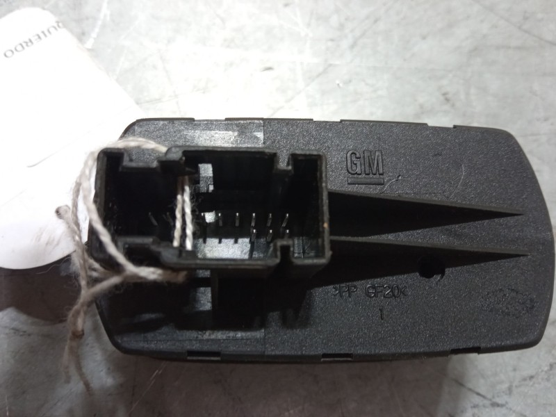 Recambio de mando elevalunas delantero izquierdo para opel corsa d (s07) 1.4 (l08, l68) referencia OEM IAM    Recambio de mando elevalunas delantero izquierdo para opel corsa d (s07) 1.4 (l08, l68) referencia OEM IAM