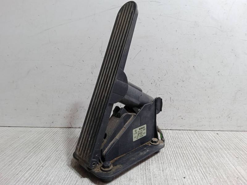 PEDAL ACELERADOR 