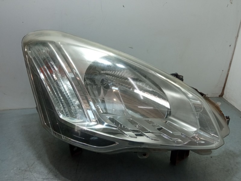 Recambio de faro derecho para peugeot partner tepee 1.6 bluehdi 100 referencia OEM IAM   
