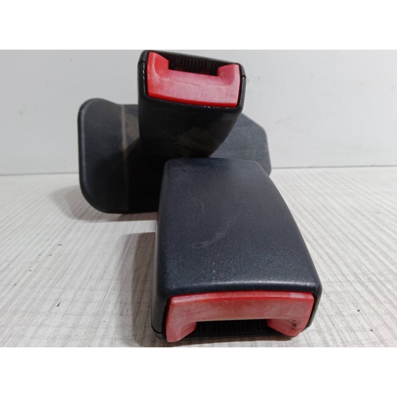 Recambio de anclaje cinturon trasero izquierdo para audi a4 b6 (8e2) 2.0 referencia OEM IAM 8EO857739010.  