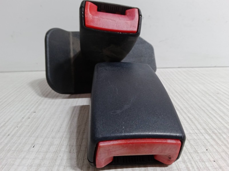Recambio de anclaje cinturon trasero izquierdo para audi a4 b6 (8e2) 2.0 referencia OEM IAM 8EO857739010.  