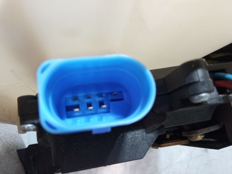 Recambio de cerradura puerta trasera izquierda para volkswagen touran (1t1, 1t2) 1.6 fsi referencia OEM IAM   