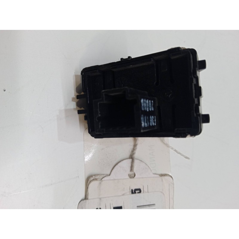 Recambio de mando elevalunas delantero derecho para renault megane iii coupé (dz0/1_) 1.6 16v (dz0u, dz1b, dz1h) referencia OEM 