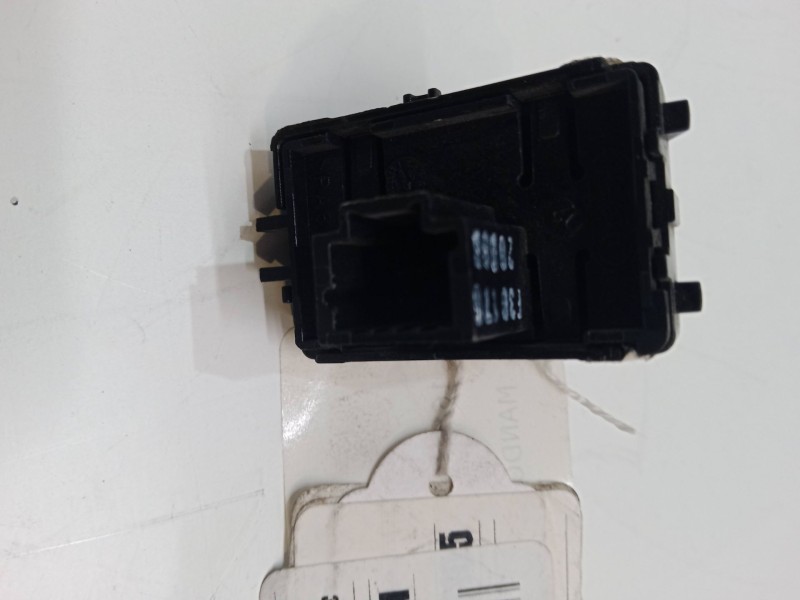 Recambio de mando elevalunas delantero derecho para renault megane iii coupé (dz0/1_) 1.6 16v (dz0u, dz1b, dz1h) referencia OEM 