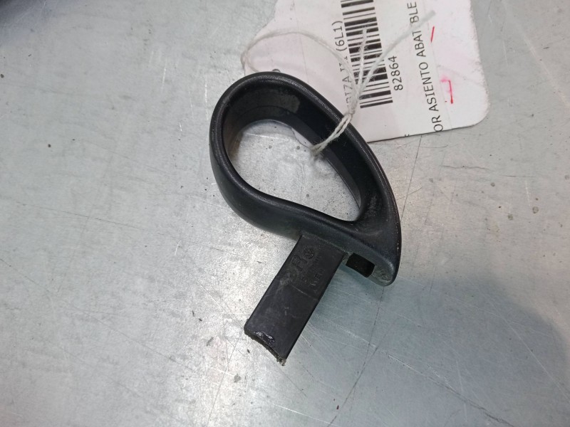 Recambio de tirador asiento abatible izquierdo para seat ibiza iii (6l1) 1.9 tdi referencia OEM IAM   