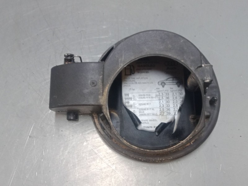 Recambio de tapa exterior combustible para audi a3 sportback (8pa) 2.0 tdi referencia OEM IAM   