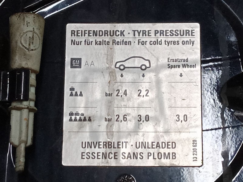 Recambio de tapa exterior combustible para opel meriva a monospace (x03) 1.6 (e75) referencia OEM IAM   