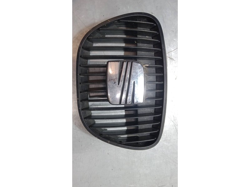 Recambio de rejillas capo para seat ibiza iii (6l1) 1.9 tdi referencia OEM IAM CENTRAL  
