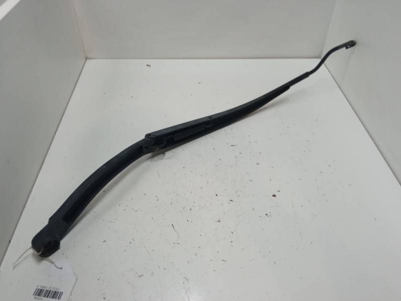 BRAZO LIMPIA DELANTERO DERECHO 