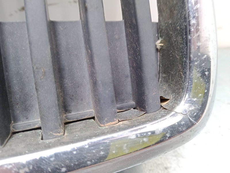 Recambio de rejillas capo para bmw 3 (e30) 318 i referencia OEM IAM   