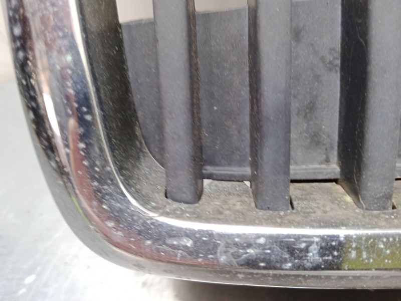 Recambio de rejillas capo para bmw 3 (e30) 318 i referencia OEM IAM   