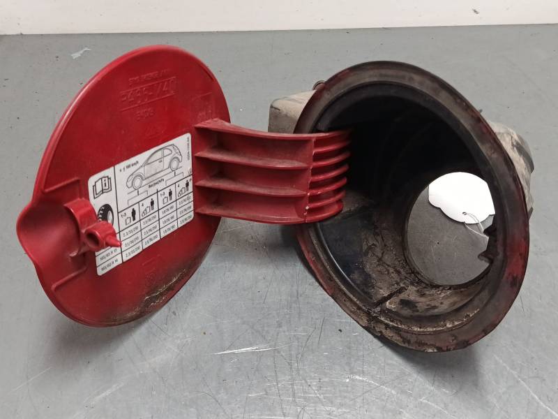 TAPA EXTERIOR COMBUSTIBLE 