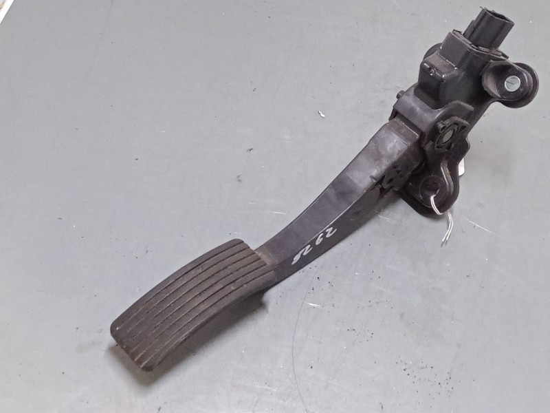 Recambio de pedal acelerador para mitsubishi lancer viii (cy_a, cz_a) 1.5 referencia OEM IAM 1600A102  