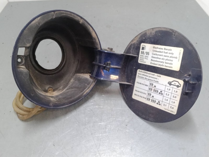 Recambio de tapa exterior combustible para volkswagen golf iv (1j1) 1.6 16v referencia OEM IAM   