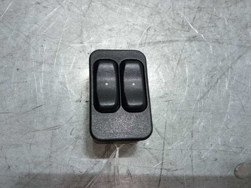 Recambio de mando elevalunas delantero izquierdo para opel astra g hatchback (t98) 2.0 dti 16v (f08, f48) referencia OEM IAM 905