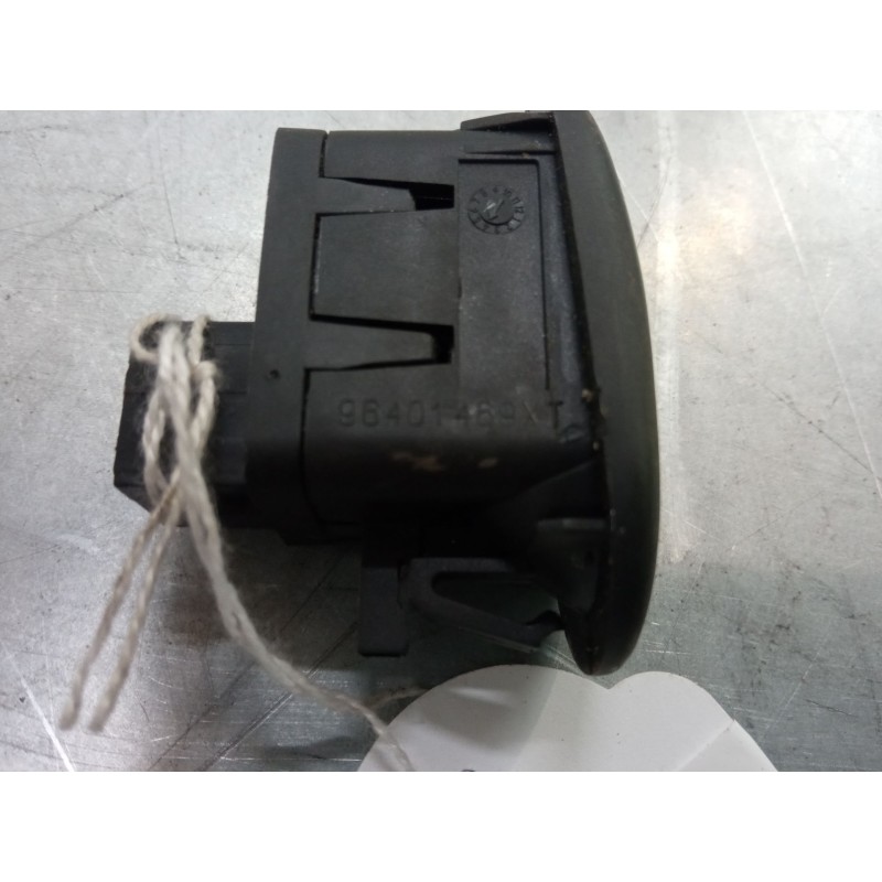 Recambio de mando elevalunas delantero izquierdo para citroën c3 i (fc_, fn_) 1.4 i referencia OEM IAM 96401469XT  