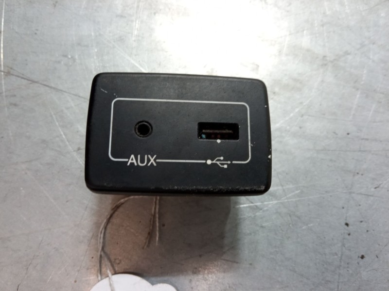 Recambio de conector usb / aux para fiat doblo furgoneta/monovolumen (223_) 1.3 jtd 16v multijet referencia OEM IAM   
